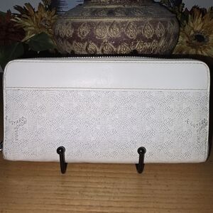 Goyard Goyardine Cream White Matingnon  Long Wallet. EUC,  COA included